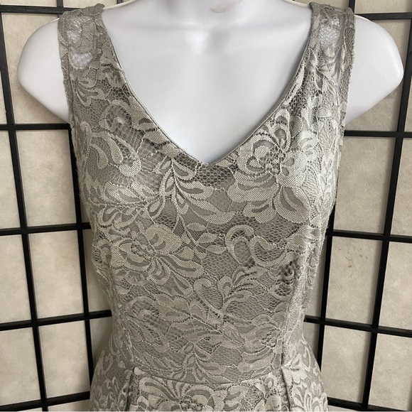 Bery love, ladies floral lace dress size medium - Picture 3 of 9